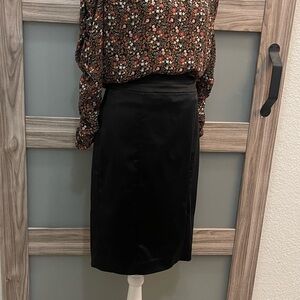 EUC White House Black Market Black Pencil Skirt Knee-Length Work - Sz 2